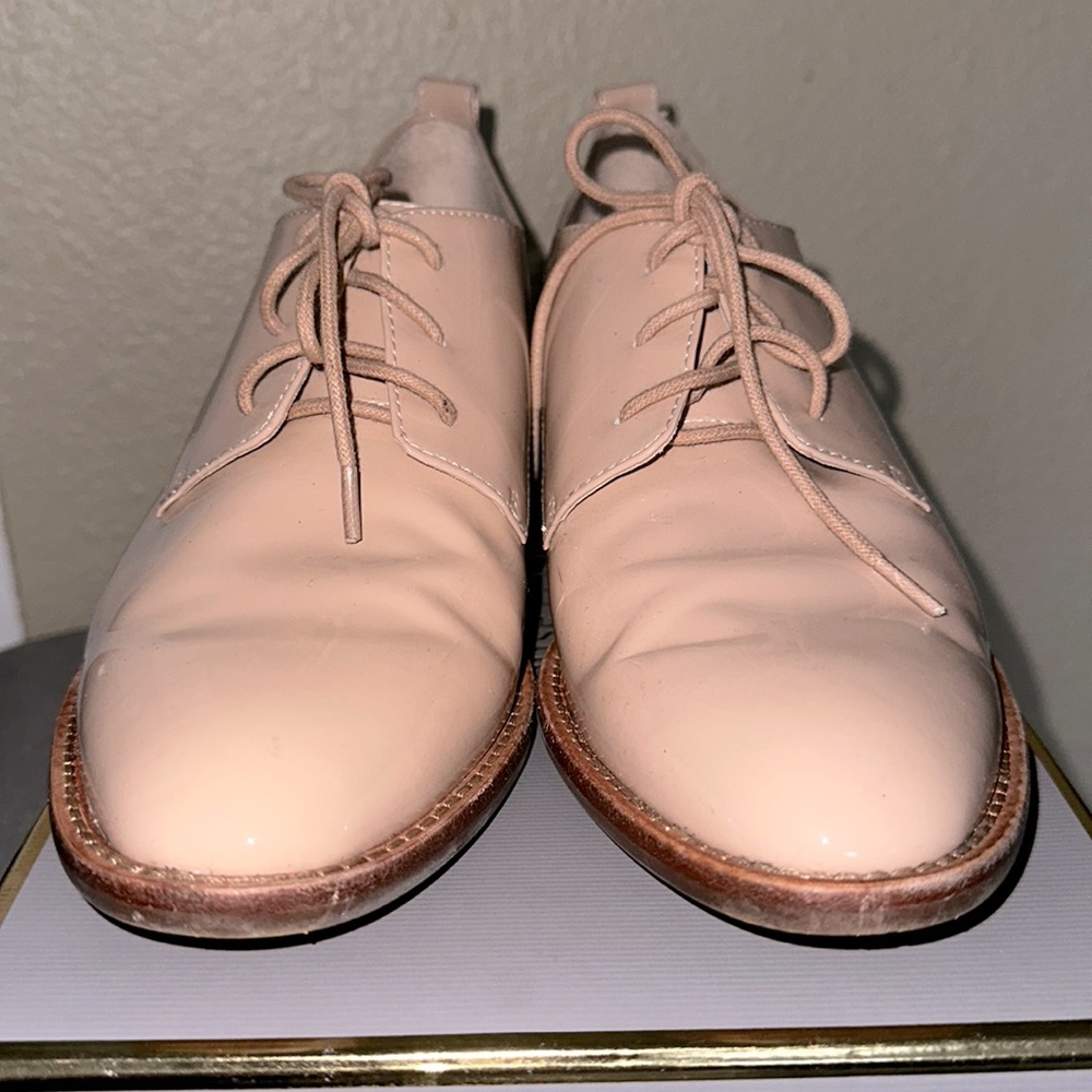 Shiny Oxford shoes